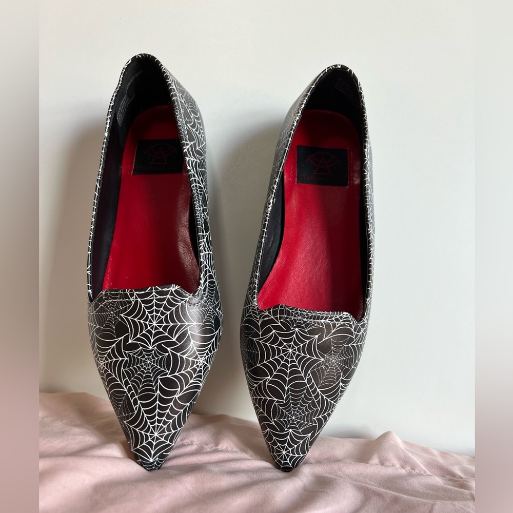 Strange cult spiderweb pointed flats